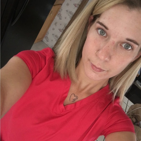 Meet your Posher, Erika - Picture 2 of 5